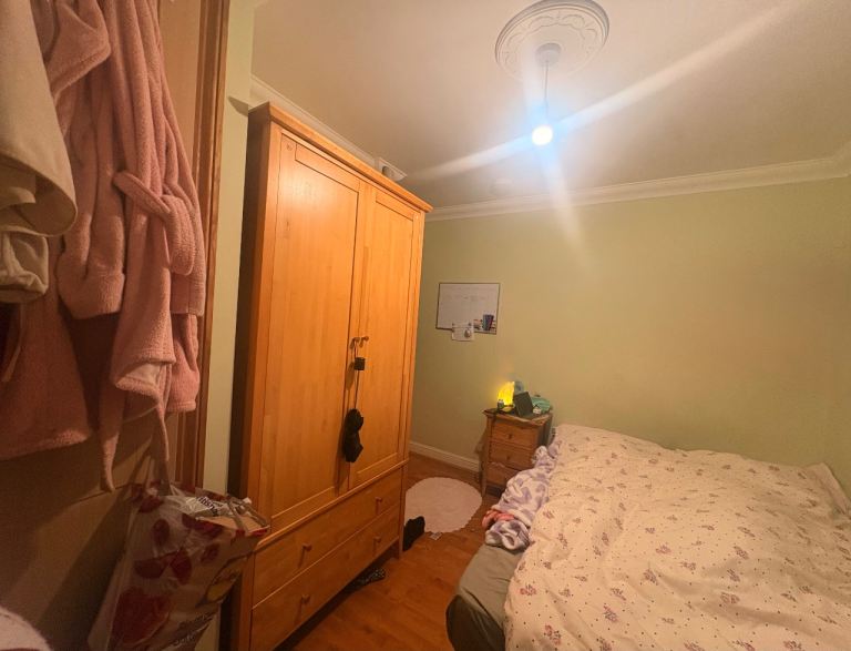 Bright Room in Kingston House – Bills Included