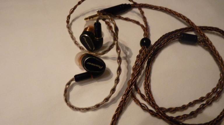 Pioneer SE-CH9T Premium Hi-Res In-Ear Earphones.