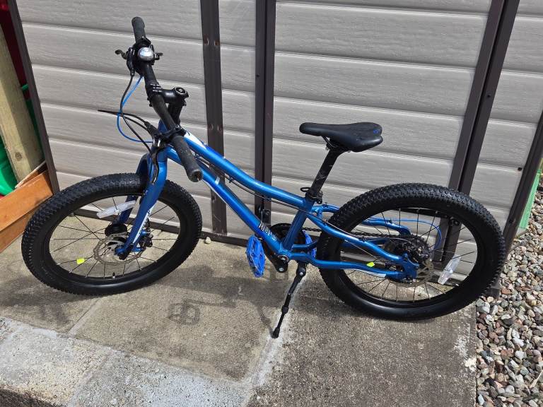 Merida MATTS J.20+ Kids Bike + Bontrager Helmet