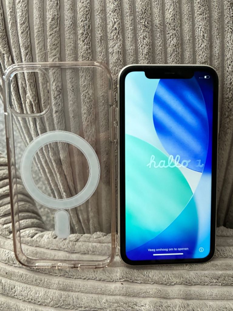 iPhone 11 white 