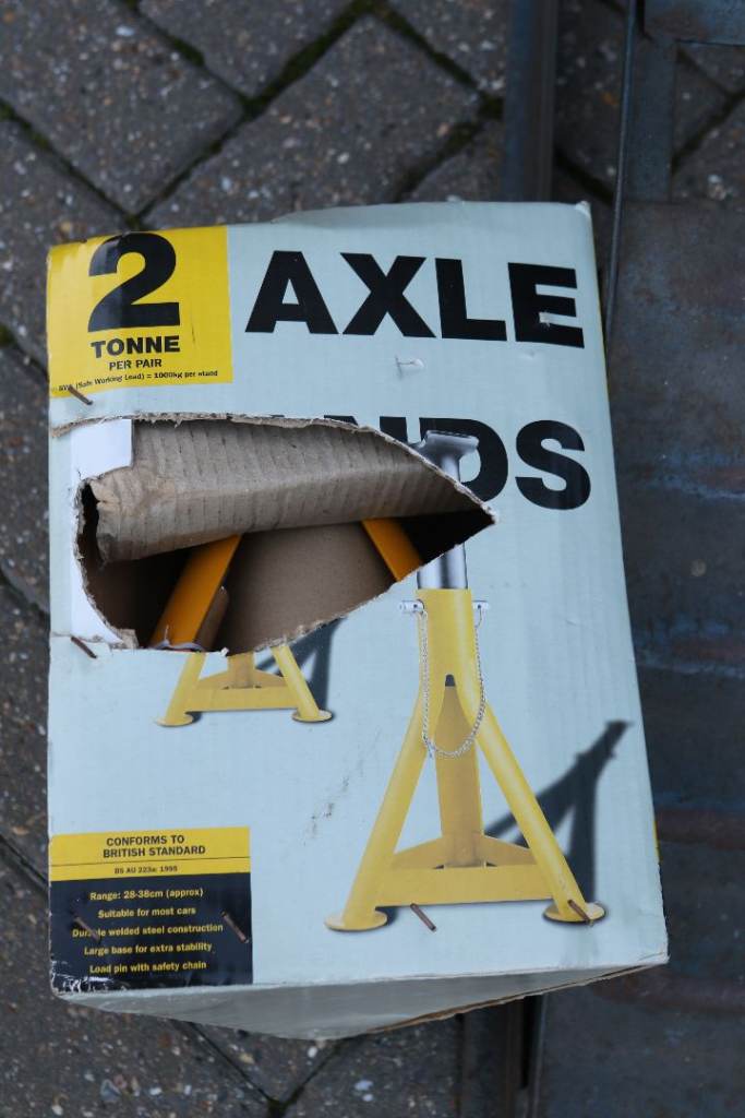 Halfords 2 tonne Axle Stands - new