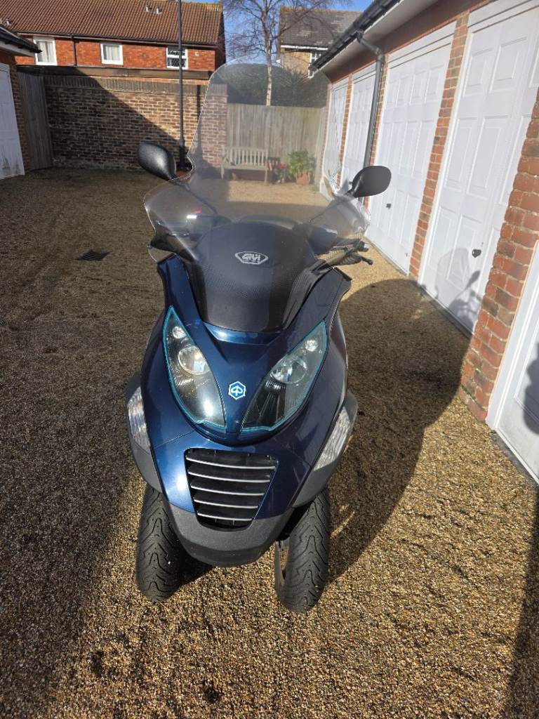 2009 Piaggio MP3 250cc Three Wheel Scooter
