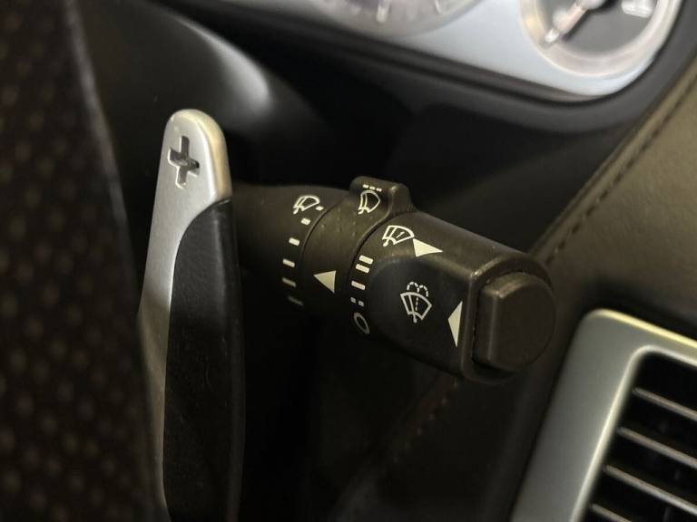 2011 Aston Martin Vantage 4.7 V8 Roadster 2dr Petrol Sportshift Euro 4 (420 bhp) Convertible Petr...