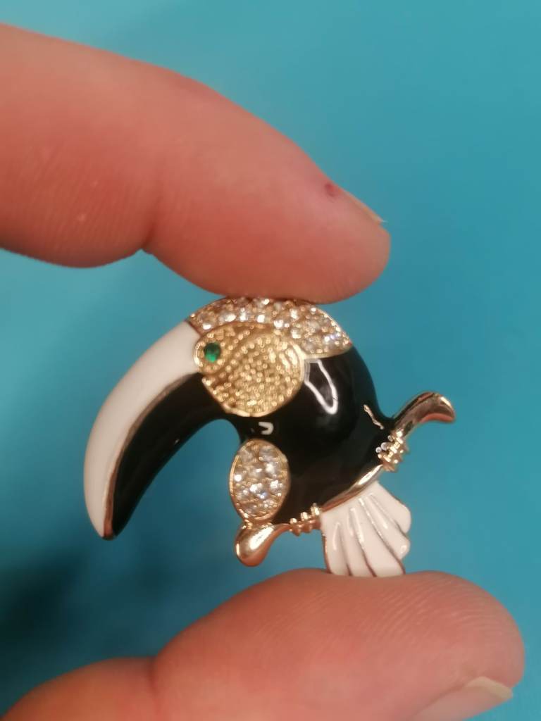 New Parrot Bird Rhinestone Brooch, Pin. Crystal Glass Enamel Toucan Black White Clear
