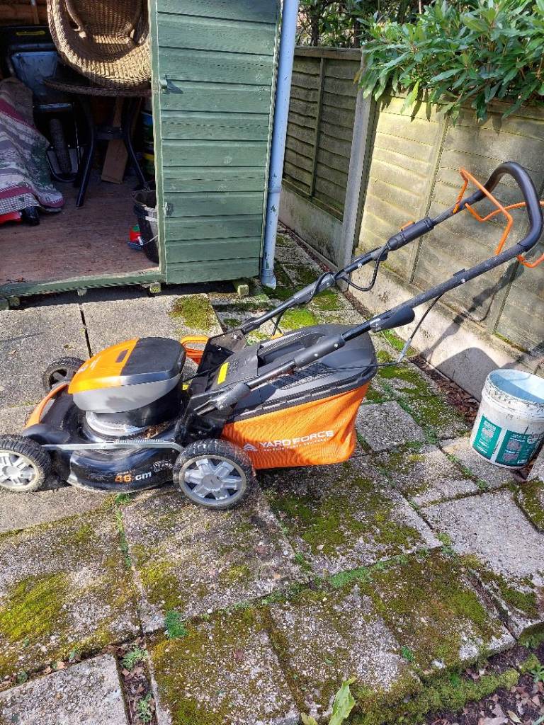 Yardforce 46cm self Drive Lawn Mower LM G46D