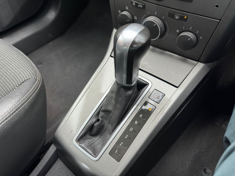 2004 VAUXHALL ASTRA DESIGN 1.8 AUTOMATIC 