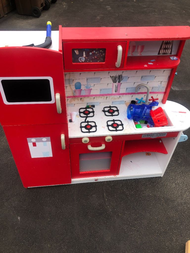Toy kitchen 