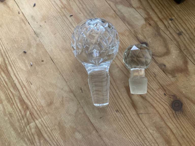 2 cut crystal decanter stoppers