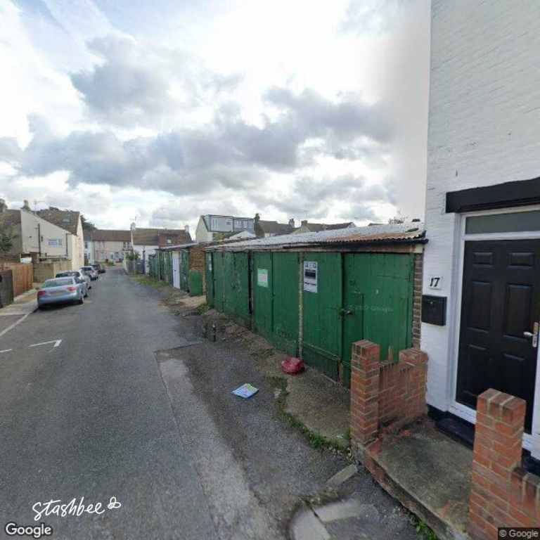 Garage to rent in Gillingham (ME7) | Stashbee