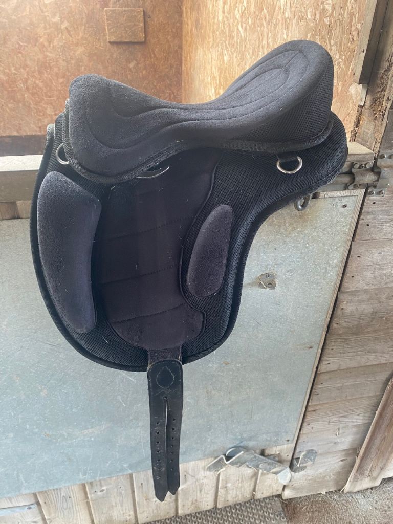 Black treeless saddle
