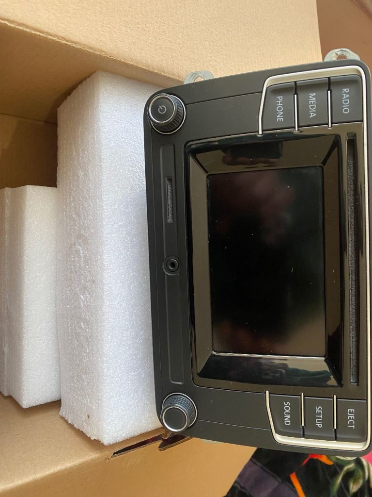 XTRONS In Car Stereo for Volkswagen  Model: 1K8 035 150 L