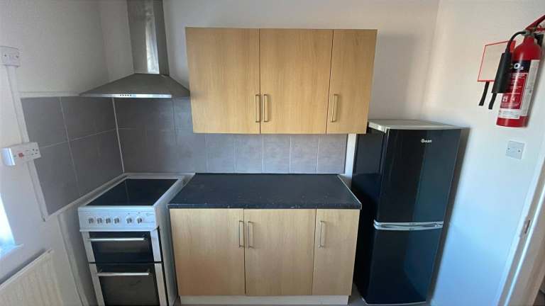1 BED FLAT TO LET, Frimley, Camberley, Surrey