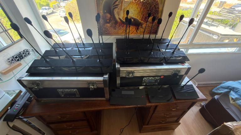 Televic D-Cerno Conference System – 20 Delegate Units + Control Unit + Flight Cases 