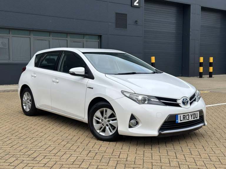 2013 Toyota Auris 1.8 VVT-h Icon Hatchback 5dr Petrol Hybrid CVT Euro 5 (s/s) (136 ps) Hatchback ...