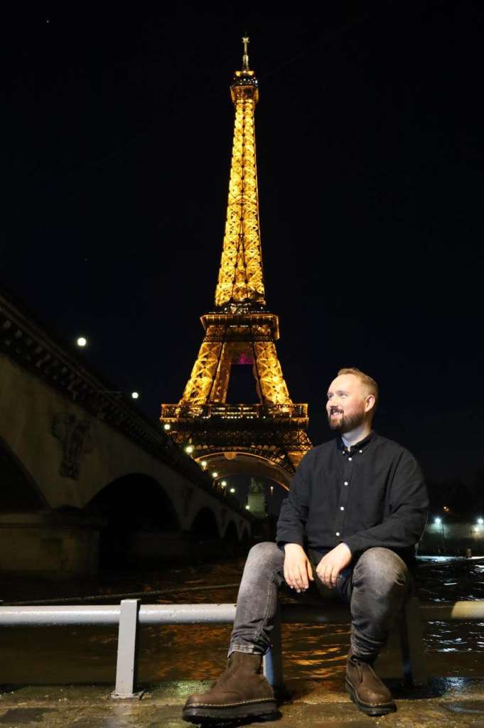 Multi instrumentalist (bass / guitar / keys) looking to join a band - based in Glasgow City