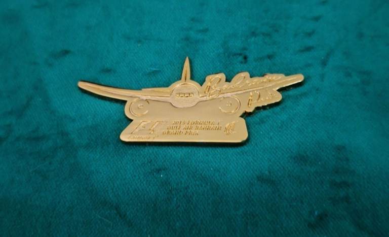 2015 Formula 1 Gulf Air Bahrain Grand Prix Official Metal Lapel Pin Badge F1