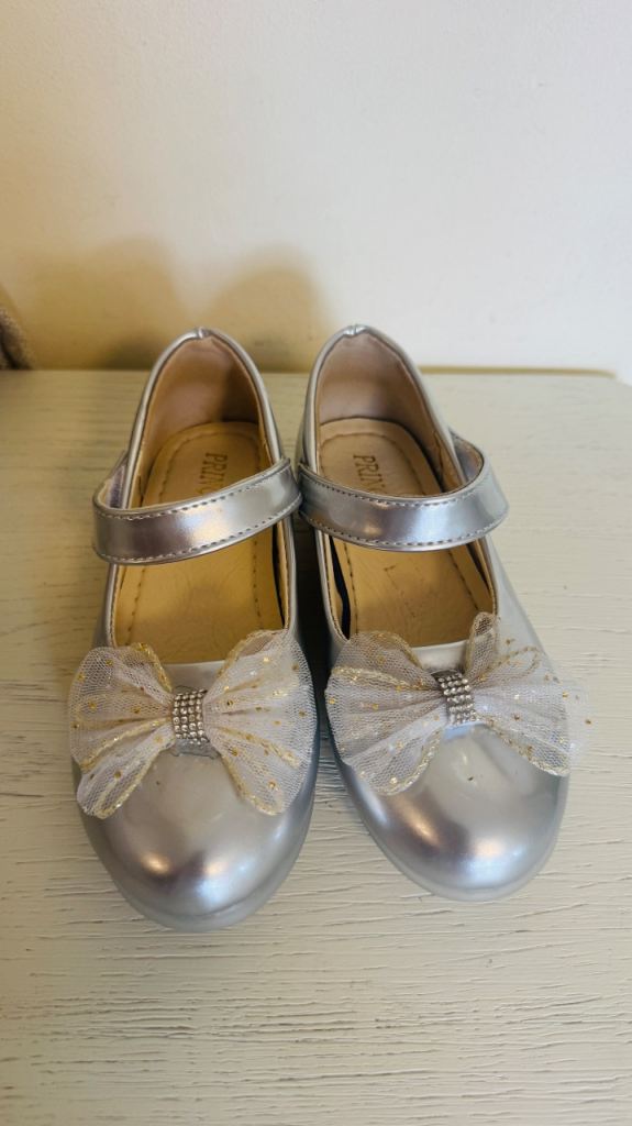 Princess Silver Girls' Shoes with Bows 
