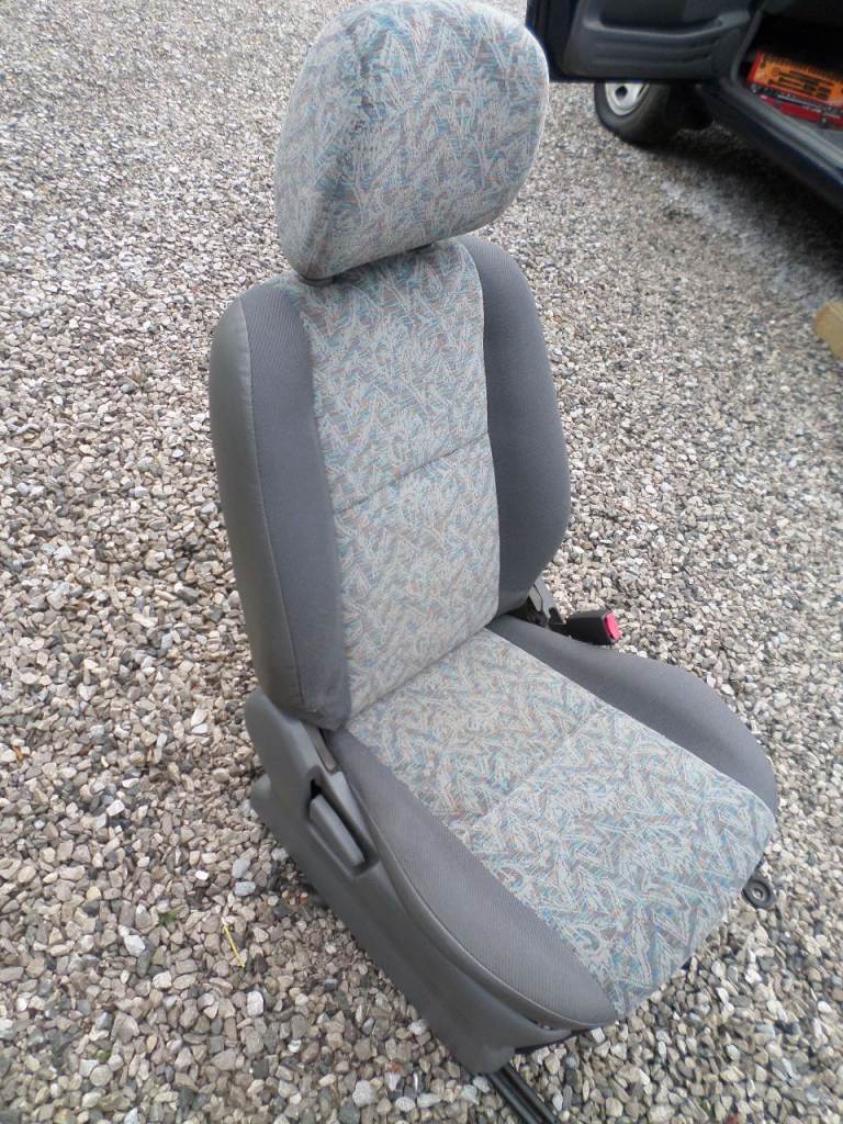 Suzuki Grand Vitara 2003 Drivers Seat with Headrest