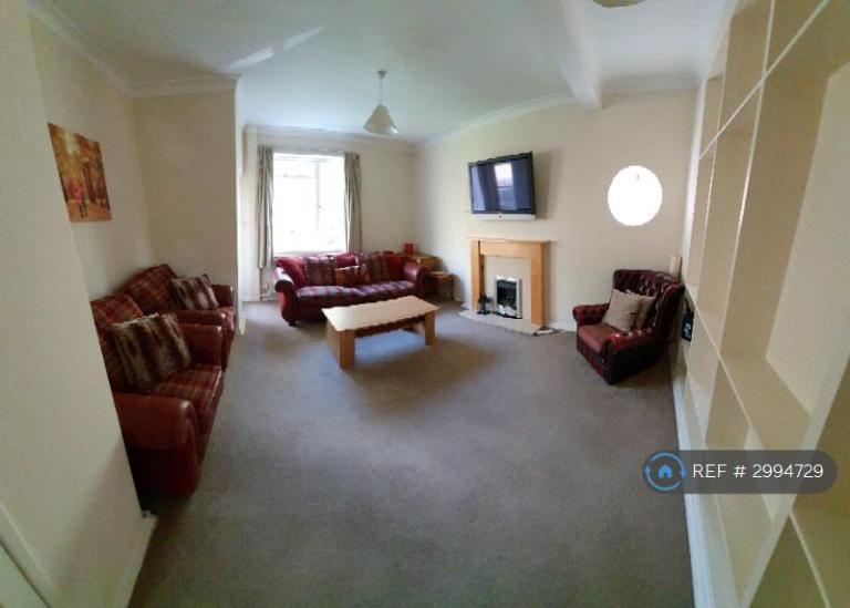 3 bedroom flat in Graham Park Road, Newcastle Upon Tyne, NE3 (3 bed) (#2994729)