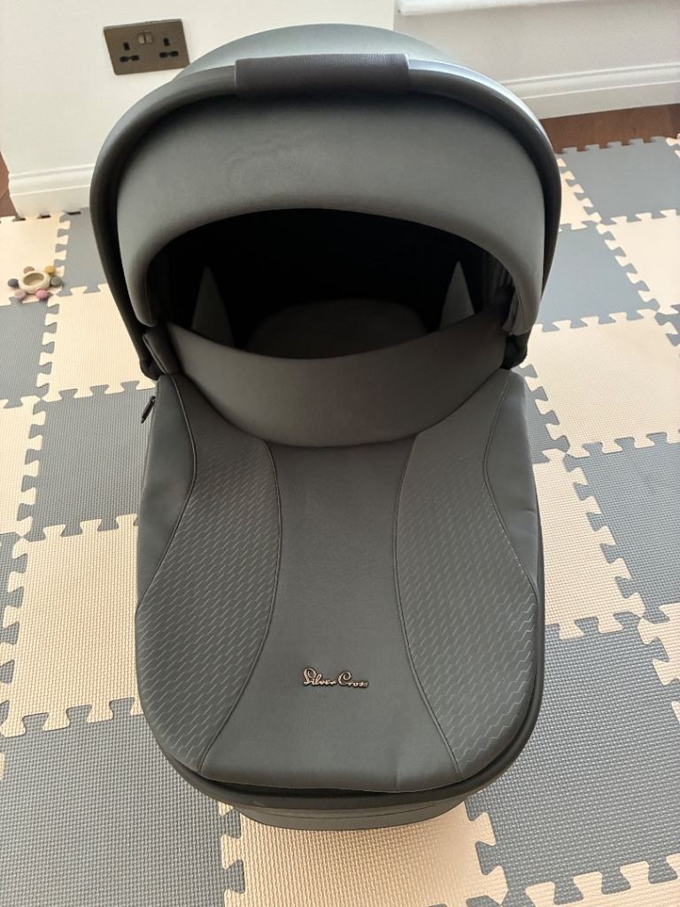 Carrycot silver cross cove
