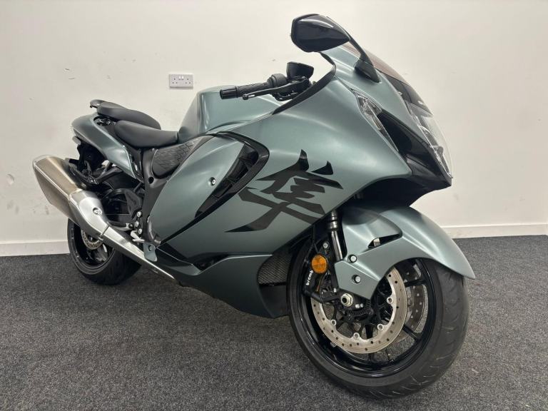 SUZUKI GSX1300 R HAYABUSA ** LONG MOT - LOW MILES - STANDARD EXAMPLE **