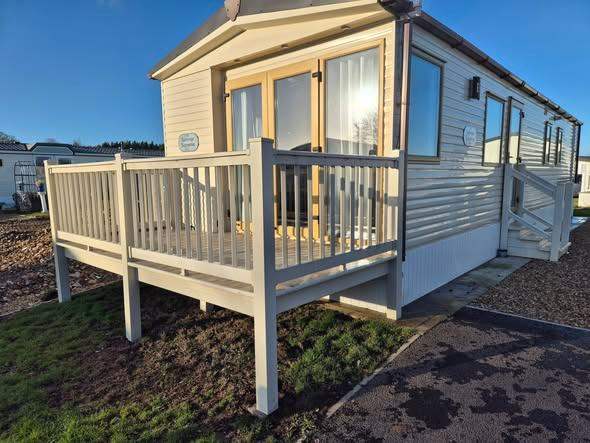 3 BEDROOMED STATIC CARAVAN TO LET LONG TERM LONG SUTTON LINCS