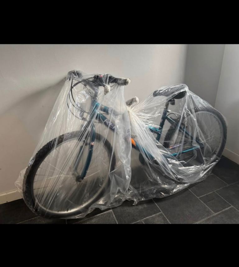 Raleigh reflex ladies bike, 17" frame, 26" wheels, 15 speed easy twist gears.