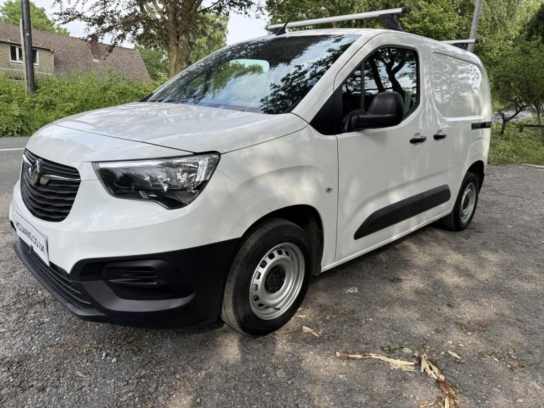 VAUXHALL COMBO L1 DYNAMIC, 1.5, 100ps, 2022, WHITE, AIR CON, EURO 6. Choice of 2