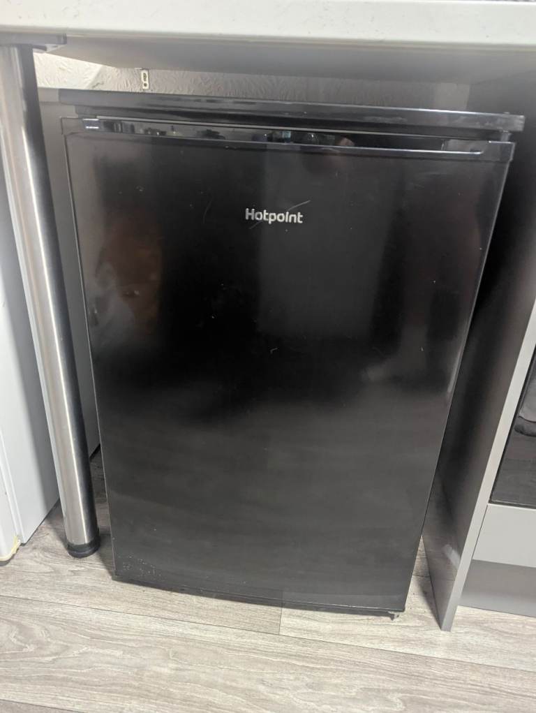 Hotpoint undercounter fridge