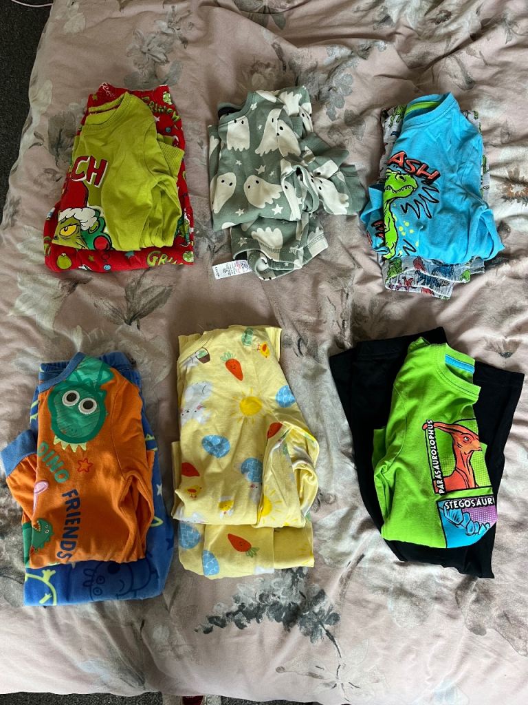 Pyjamas age 4-5 years 