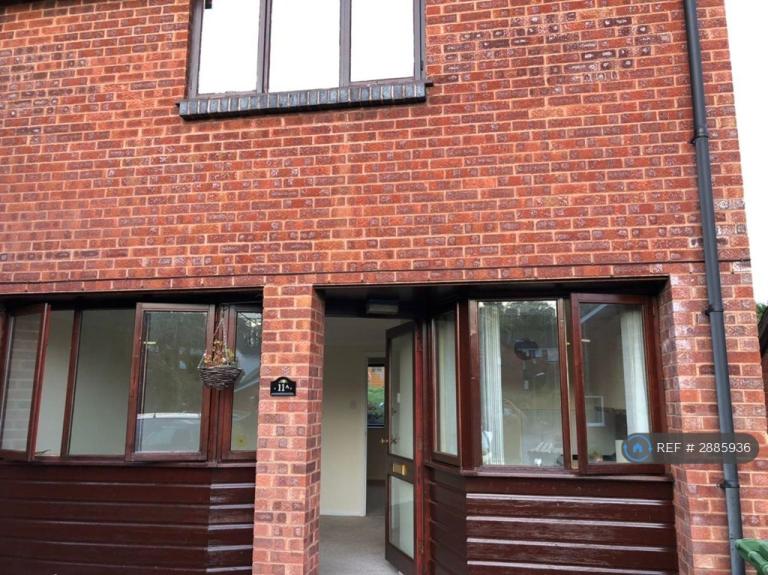 1 bedroom flat in Valley Park Close, Exeter, EX4 (1 bed) (#2885936)