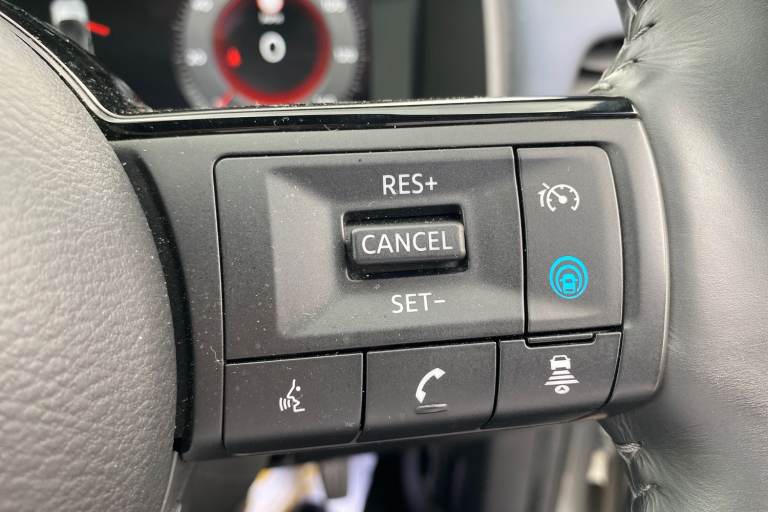 2023 Nissan Qashqai 1.3 DiG-T MH Tekna 5dr Hatchback Petrol Manual