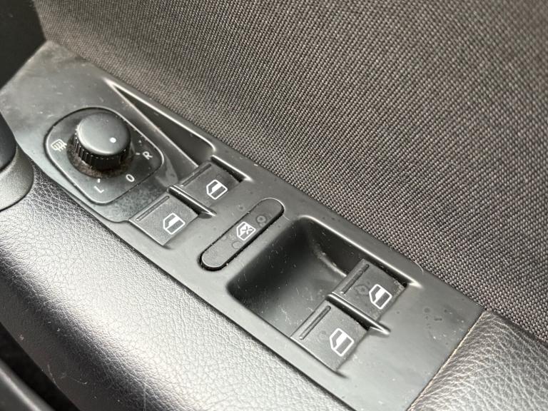 2013 Volkswagen Passat 2.0 TDI BMT Highline 5dr ++ 11 VW SERVICES / 35 TAX / SAT NAV / DAB ++ EST...