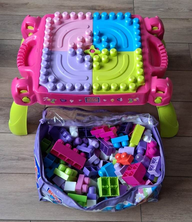 Mega Blocks Table and Bag with approx. 200 pieces