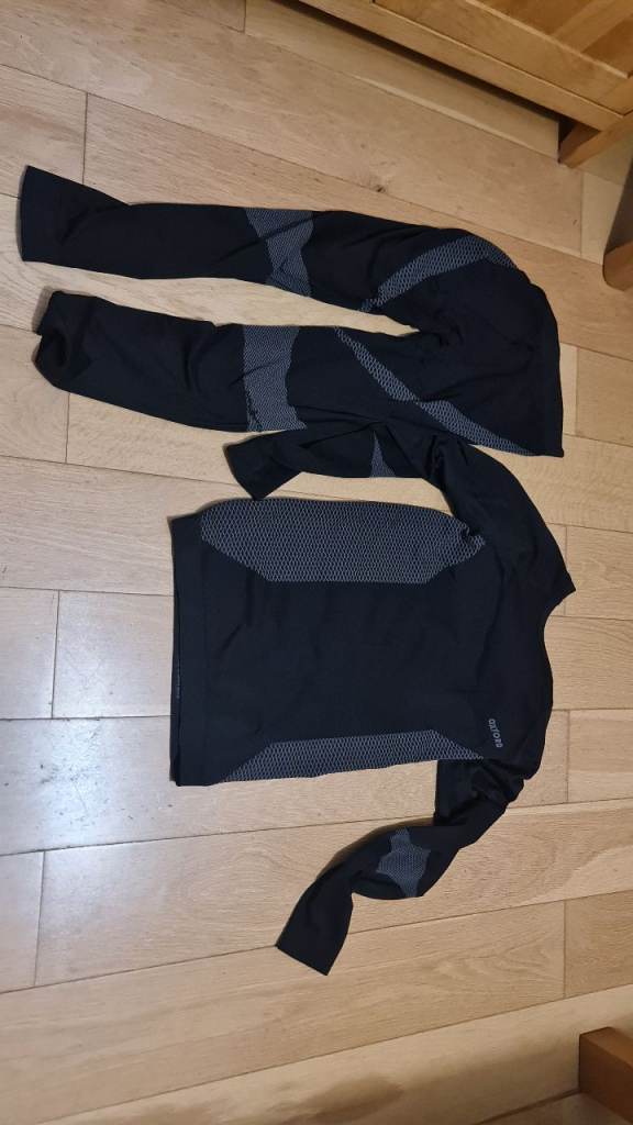 Gloves x2, base layer, neck guard.