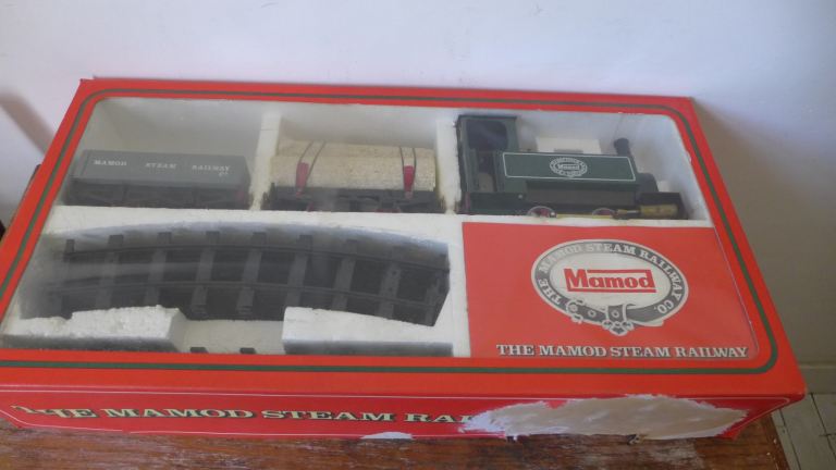 COLLECTABLE: VINTAGE MAMOD LIVE STEAM RAILWAY TRAIN SET. SL1/2. COMPLETE. IN ORIGINAL BOX. LIKE NEW.