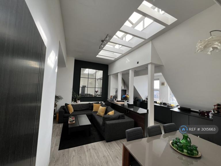 2 bedroom flat in Aldermans Hill, London, N13 (2 bed) (#3015663)