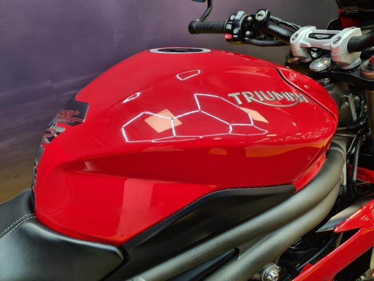 Triumph Speed Triple S 1050 Red