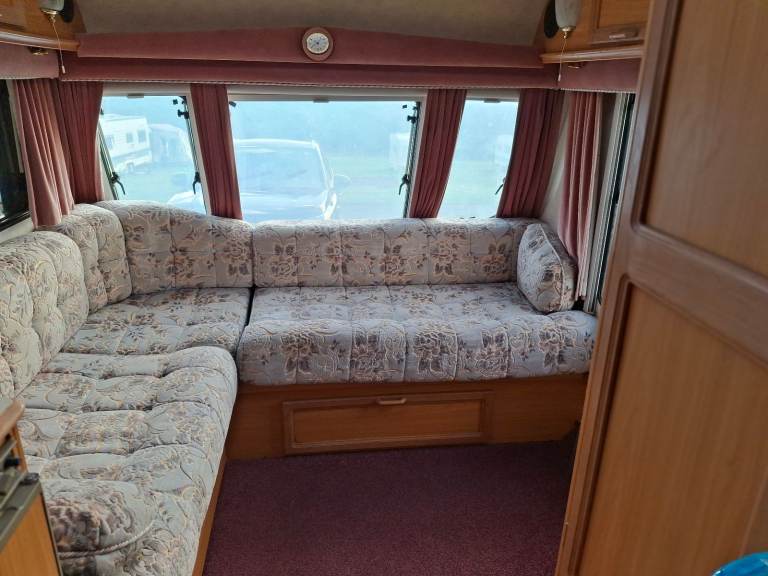 Avondale Rialto 2000 Millenium Edition 5 Birth Caravan 530/5