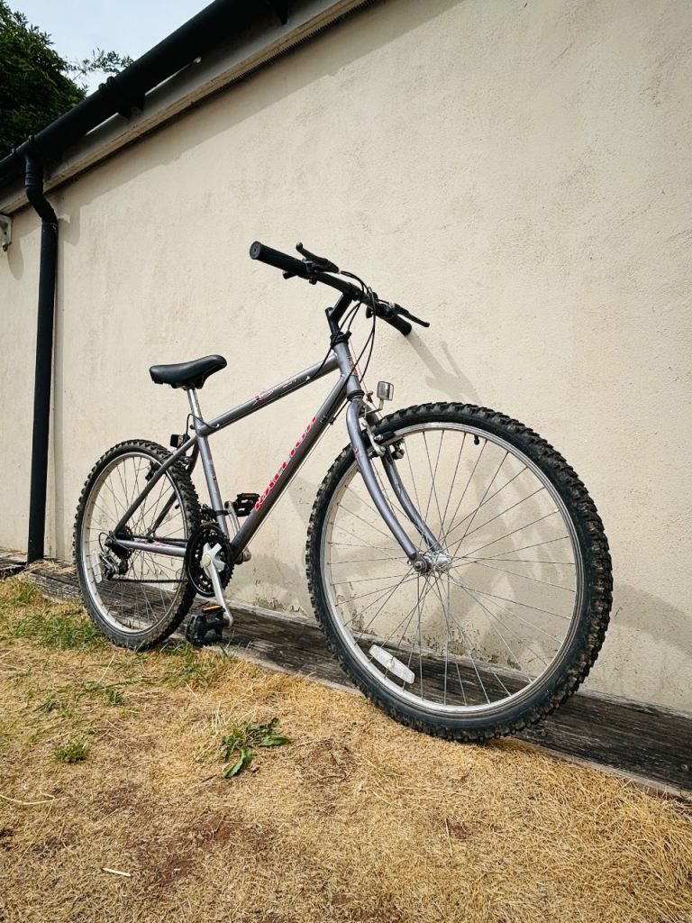 RALEIGH BIKE IN GOOD CONDITION 