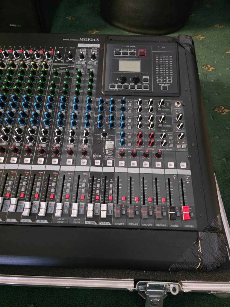 Yamaha MGP24X Mixing Desk in Good Condition
