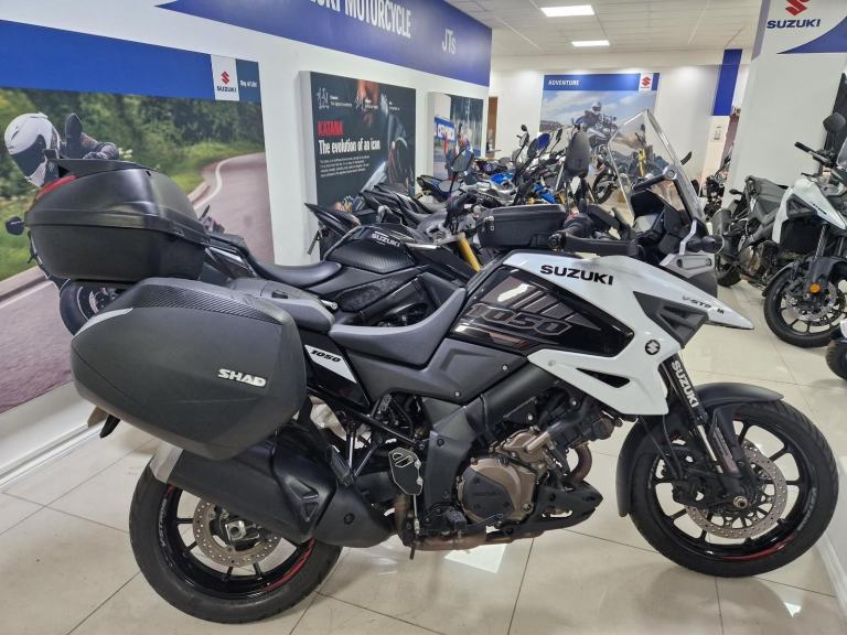 2021 SUZUKI V-STROM 1050 in BLACK
