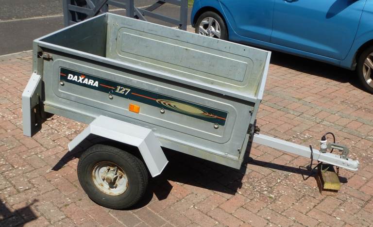 Daxara trailer 127 with spare wheel and tow bar lock and keys