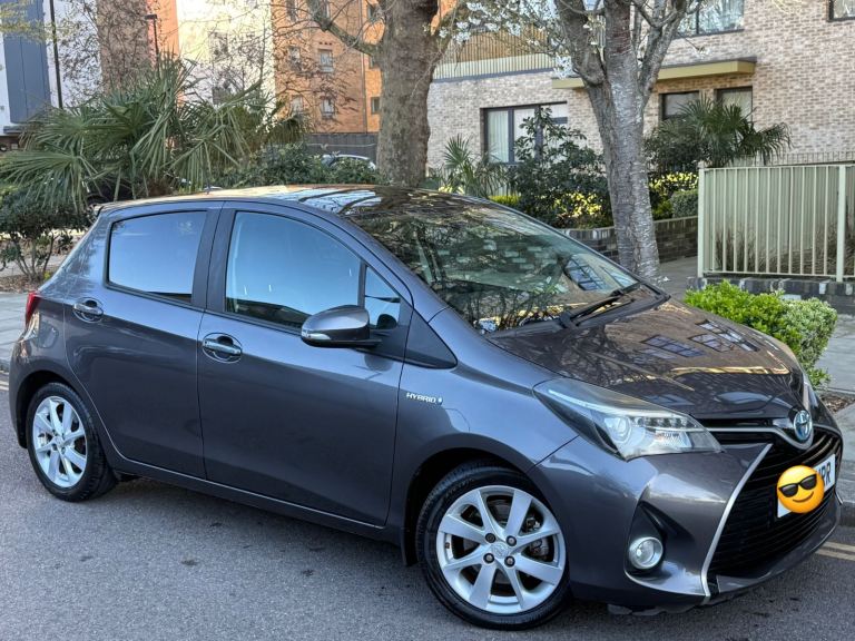 16 plate Toyota Yaris 1.5 vvt excel auto petrol-hybrid pan roof 
