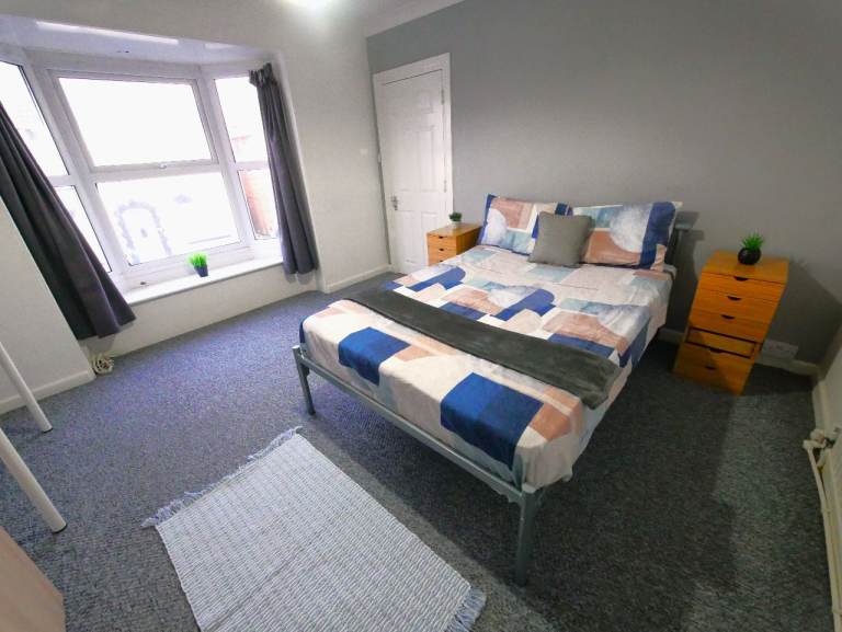 Large size double room to let in the Boscombe area of Bournemouth