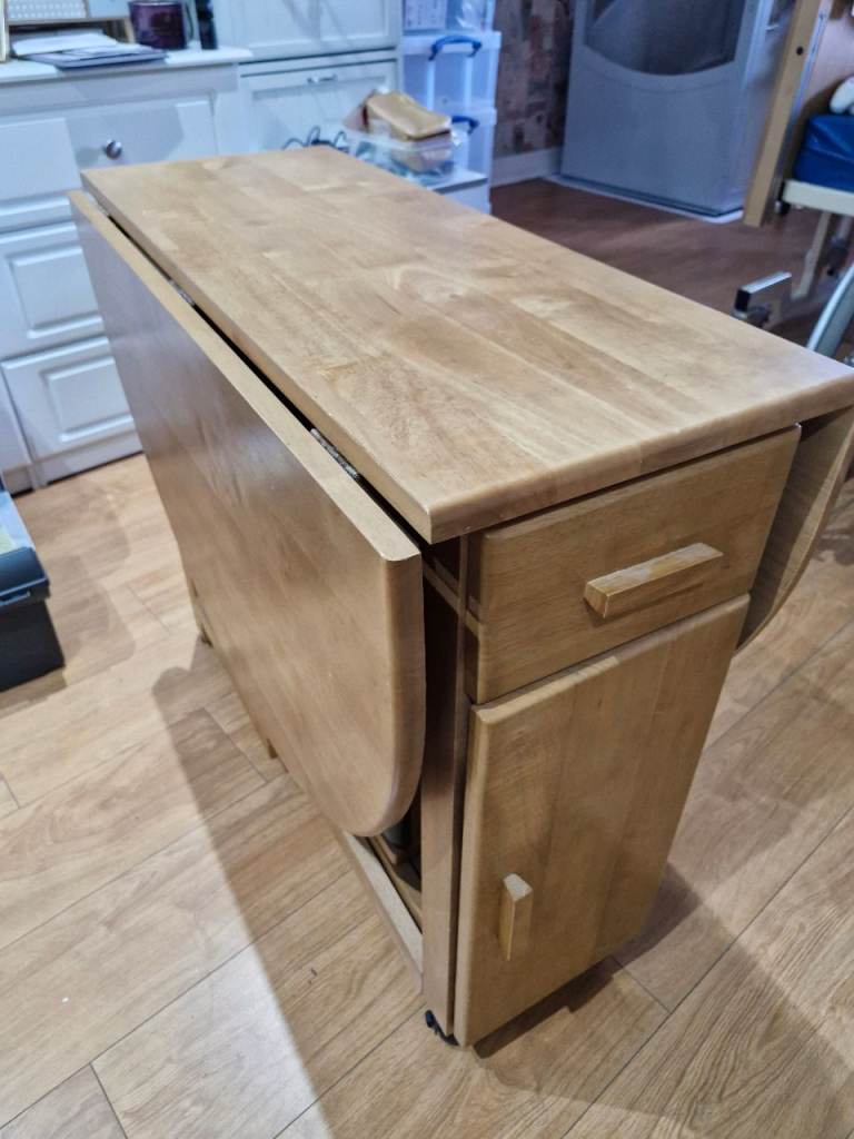 Folding dining room table and 4 chairs 