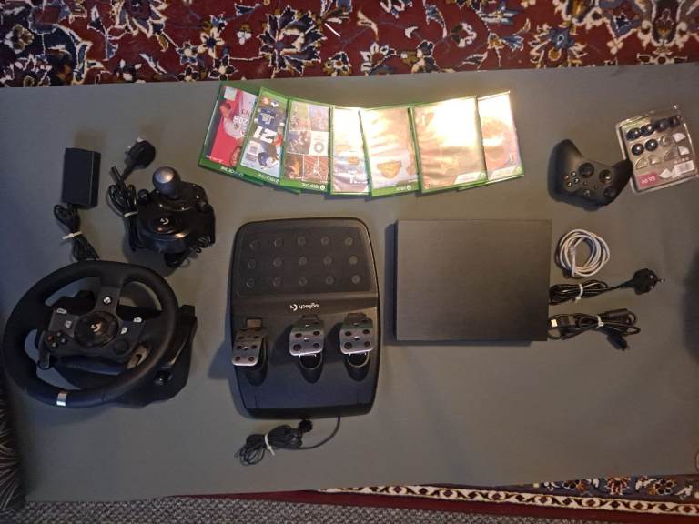 Xbox one X scorpio edition 1tb + steering wheel and games