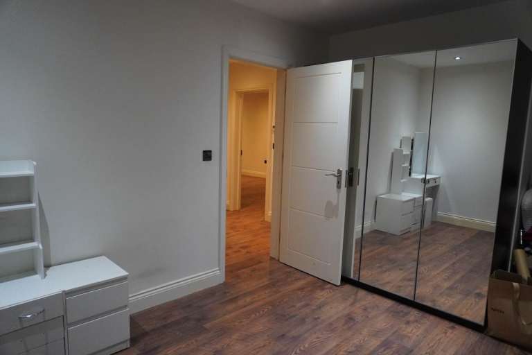 3 bedroom flat in The Ridings, London