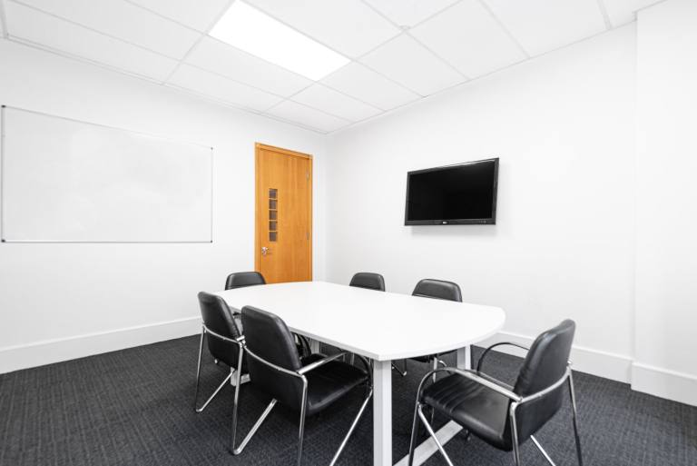 London - WC1X 8BP \ Large Office Space with a Flexible Layout for Up to 10 Desks