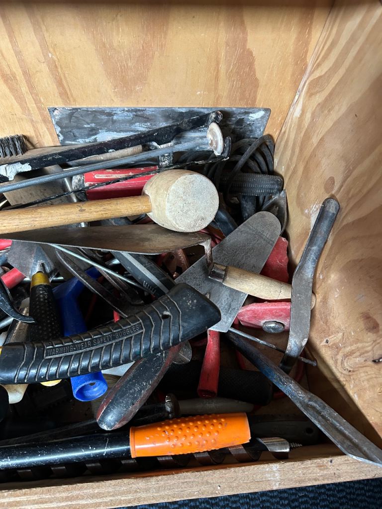 Various hand tools 